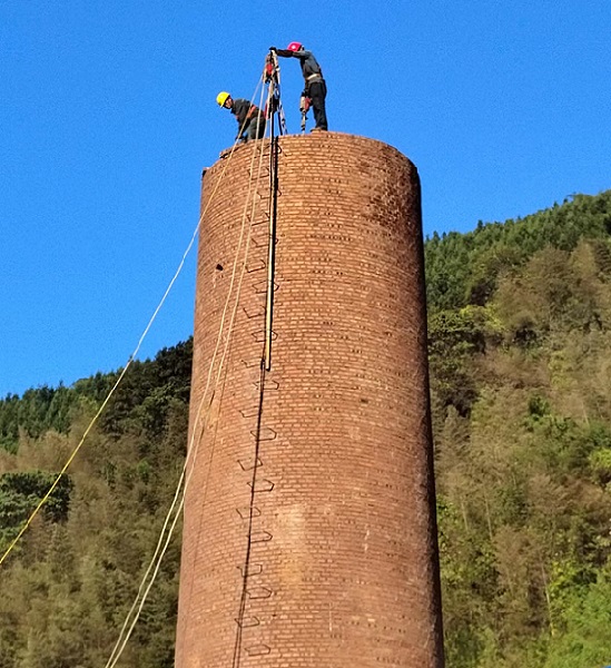 高空拆除公司:我們?cè)谛袆?dòng),安全環(huán)保,一步到位！