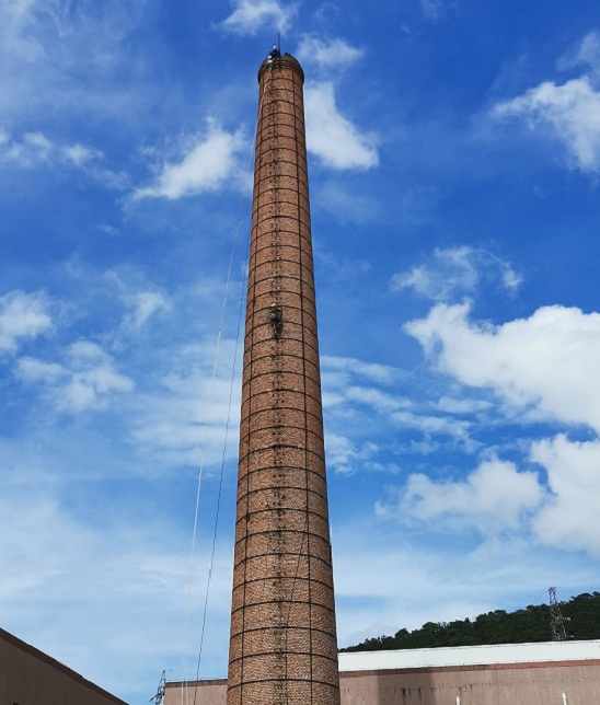 環(huán)保先行,筑夢藍天——福州煙囪拆除公司的綠色拆除之路